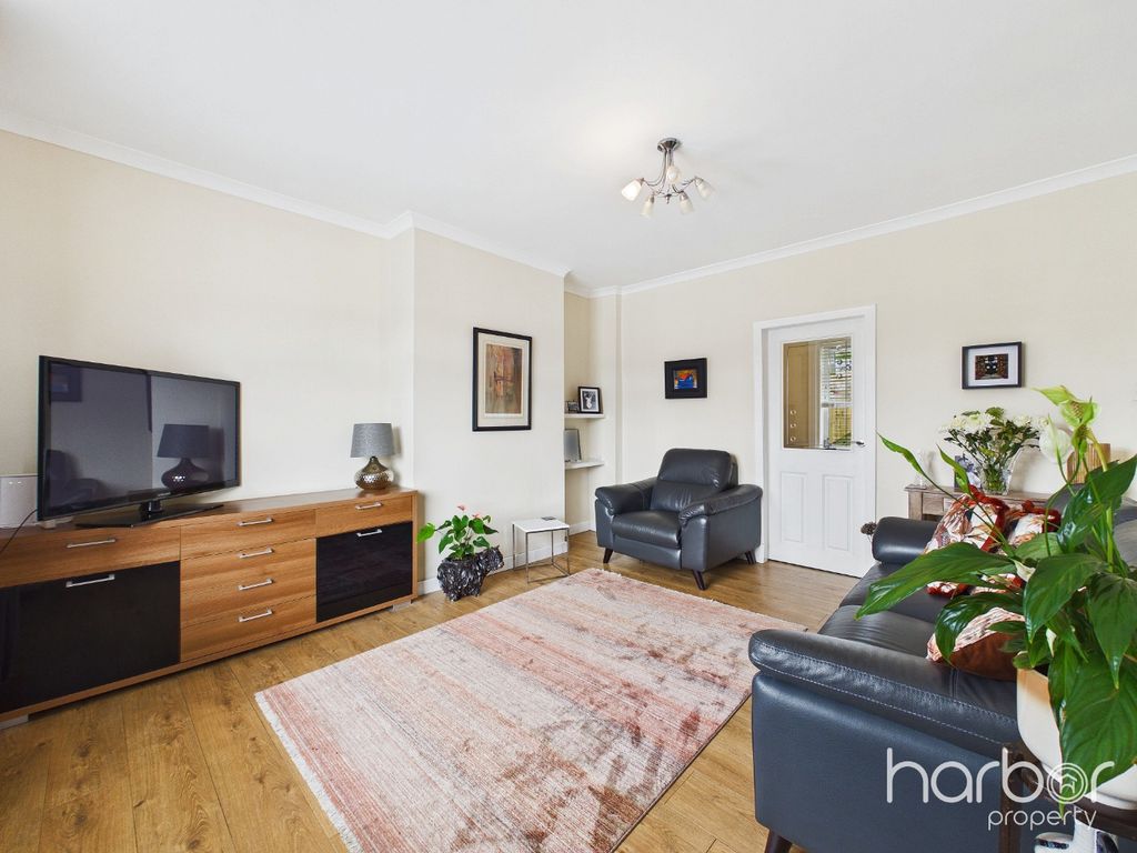 Property photo 2 of 15 5226572