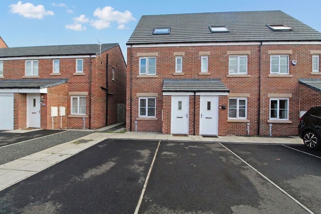 Property photo 1 of 15 External Front