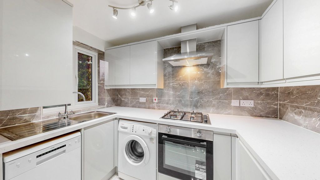 Property photo 3 of 15 4752954