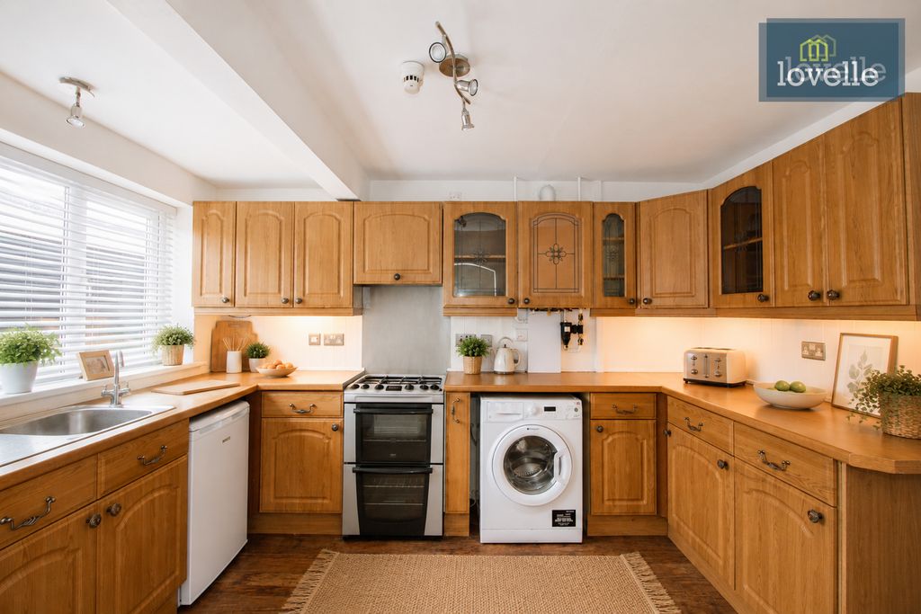 Property photo 3 of 23