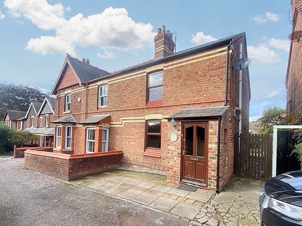 Property photo 1 of 10 Front