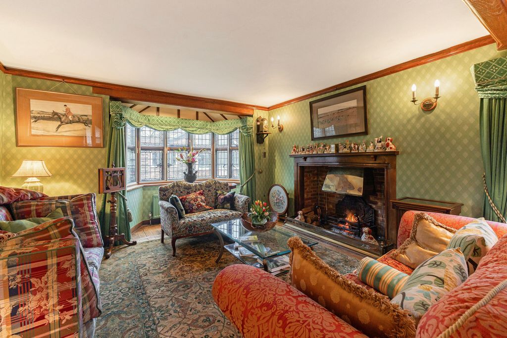 Property photo 2 of 27