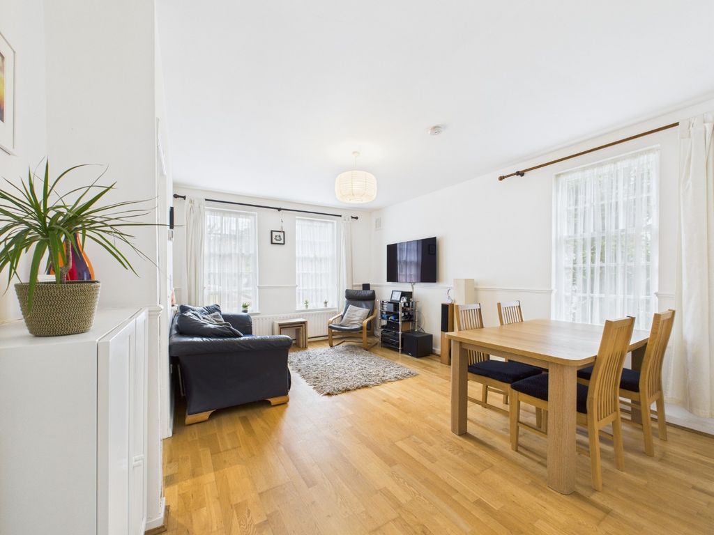 Property photo 2 of 10 4398982