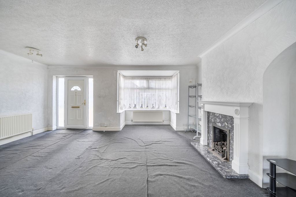 Property photo 2 of 19 1343301-6-68A74Cf...