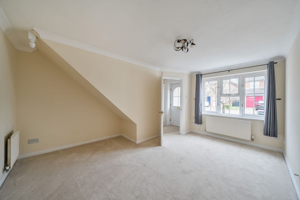 Property photo 3 of 19 Lounge