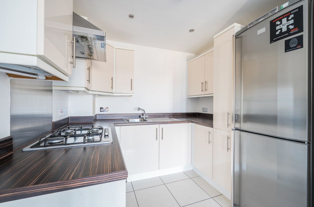 Property photo 2 of 12 1388085-6-6935F01...