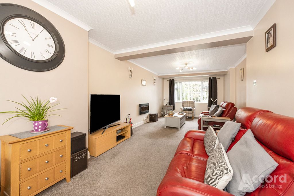 Property photo 2 of 25