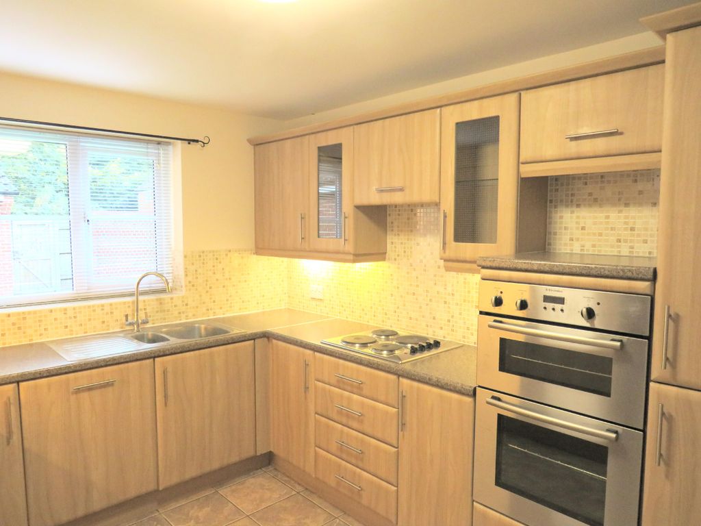 Property photo 2 of 11 Kitchen