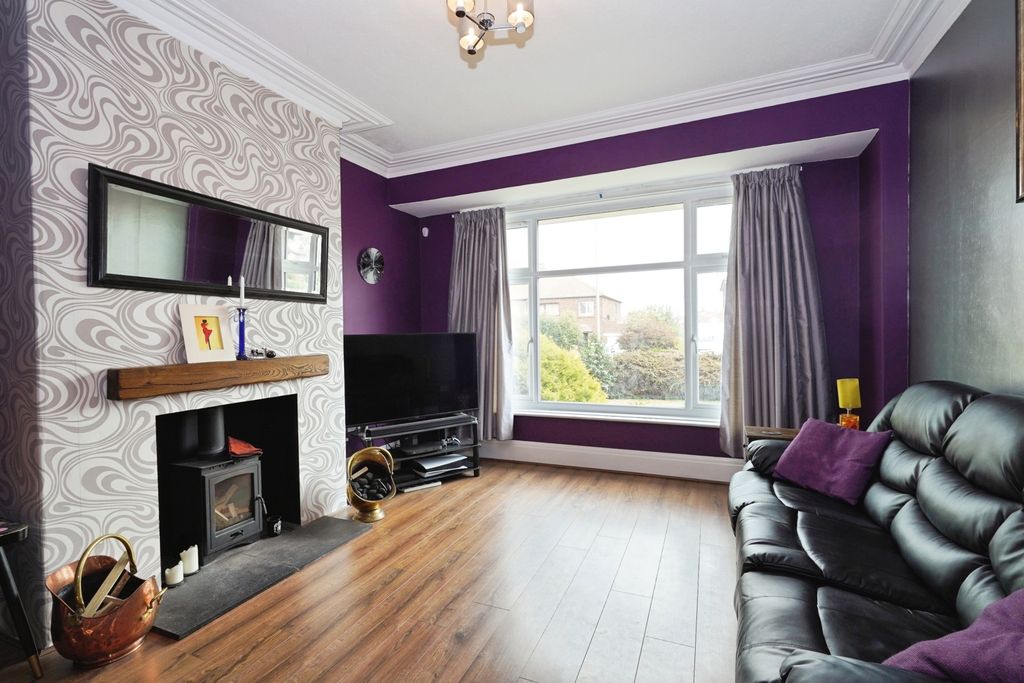 Property photo 3 of 17 Photo