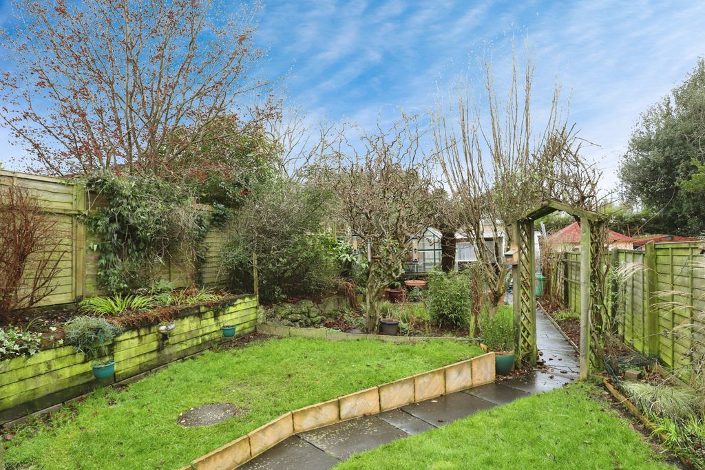 Property photo 2 of 16 Garden