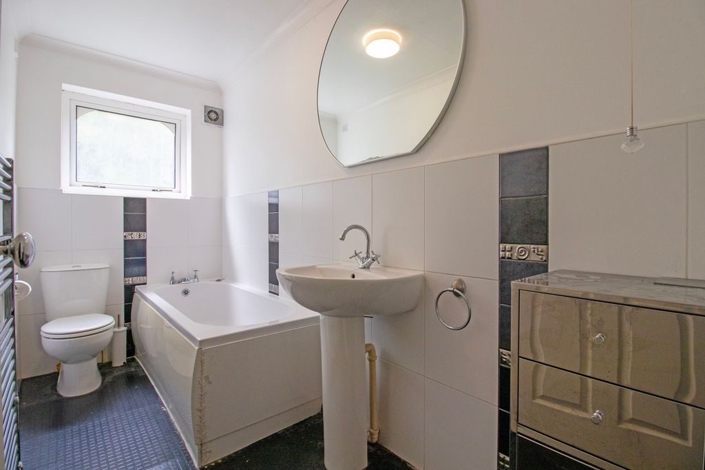 Additional image 8 of 1 bed flat for saleThe Fairways, Scunthorpe DN15
