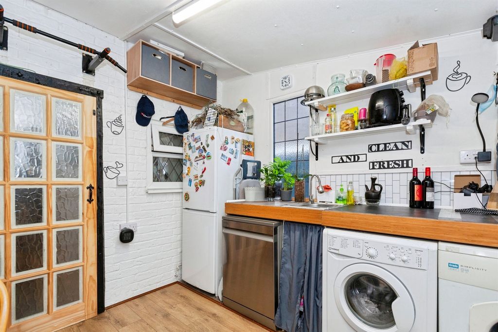 Property photo 3 of 18