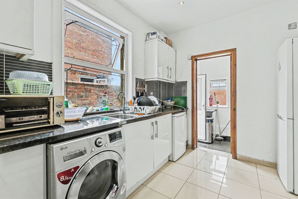 Property photo 3 of 14