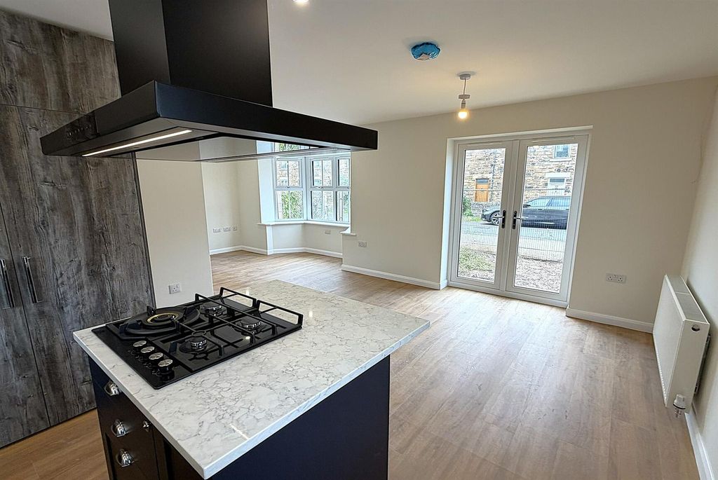 Property photo 2 of 17 Kitchen 3rd.Jpg