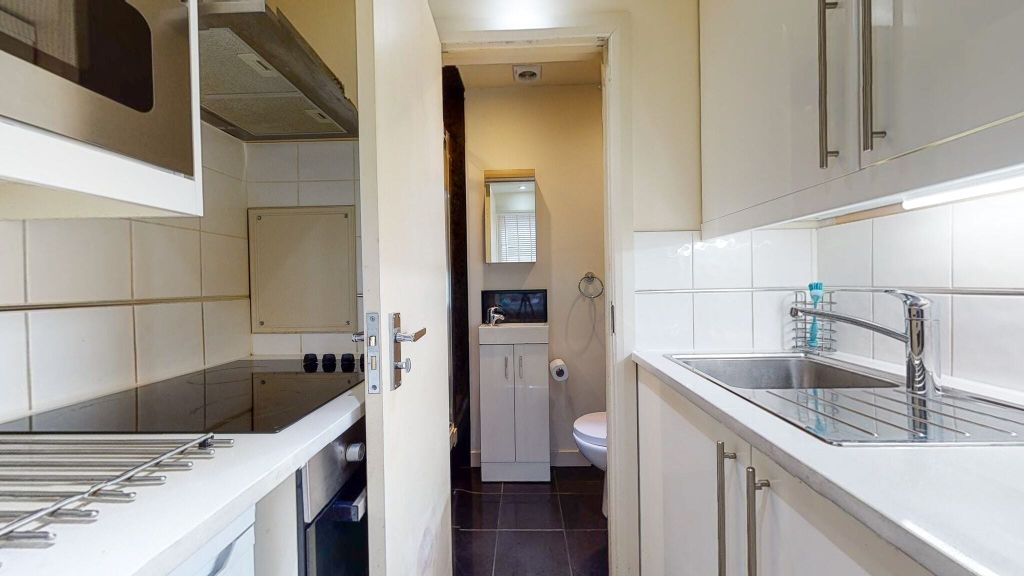 Property photo 2 of 8 Kitchen