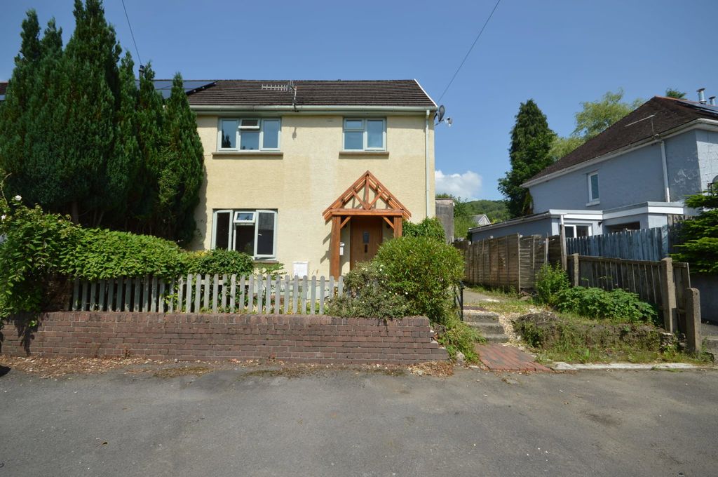 Property photo 1 of 28