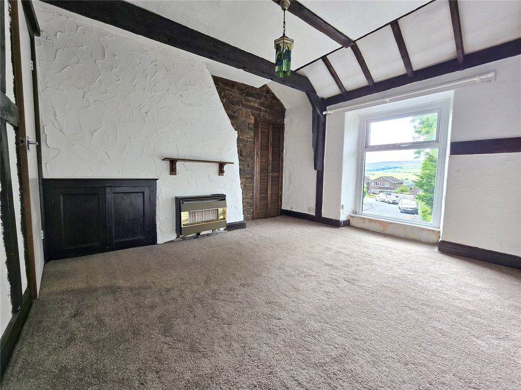 Property photo 1 of 16 Lounge