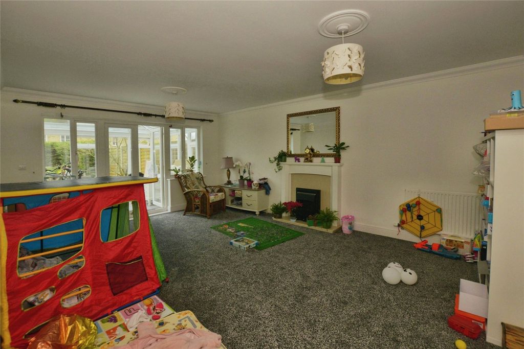 Property photo 3 of 18 Living Room