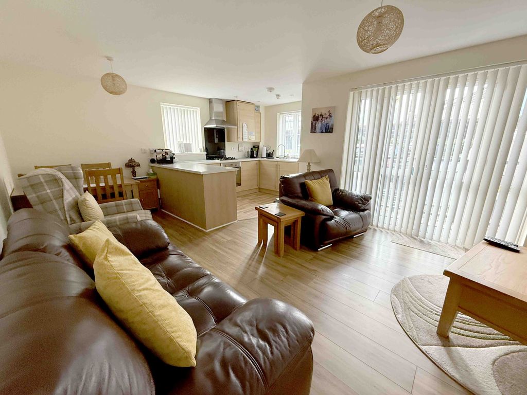 Property photo 3 of 8 Gallery