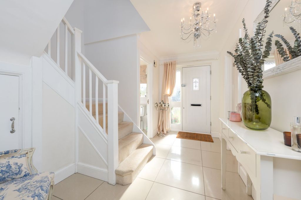 Property photo 2 of 15 Hallway