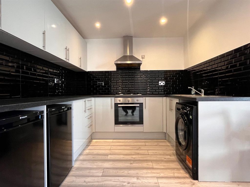 Property photo 2 of 8 Kitchen.Jpg