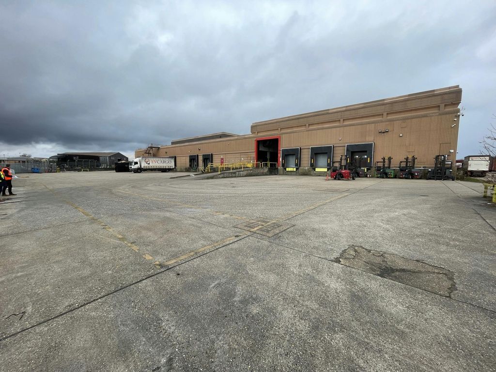 Property photo 2 of 25 Building 163