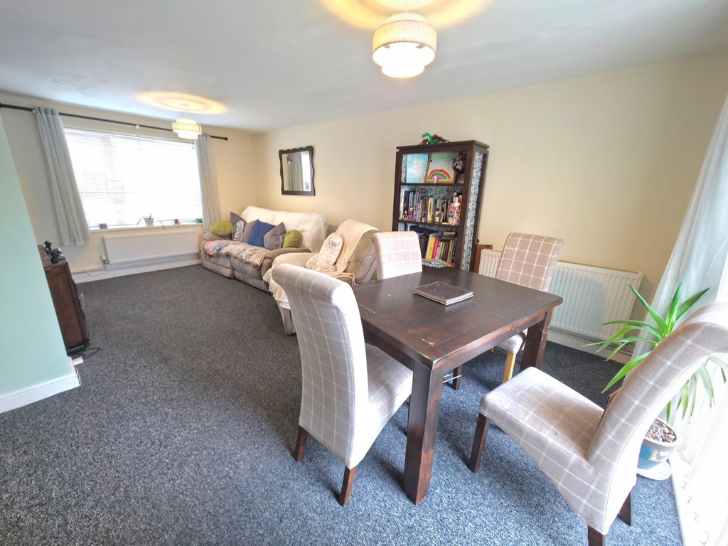 Property photo 3 of 13 Lounge/Diner