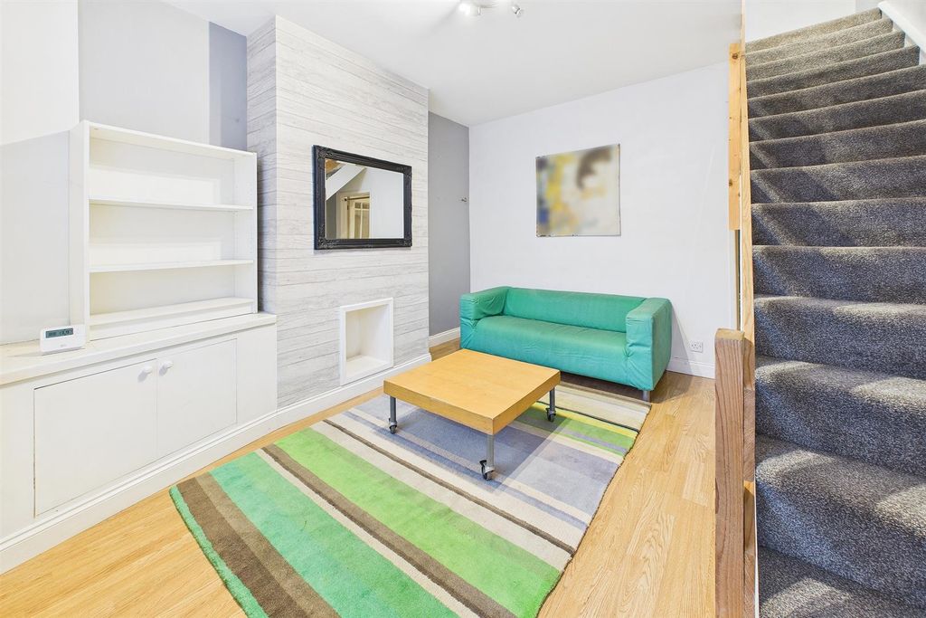 Property photo 1 of 6 Lounge