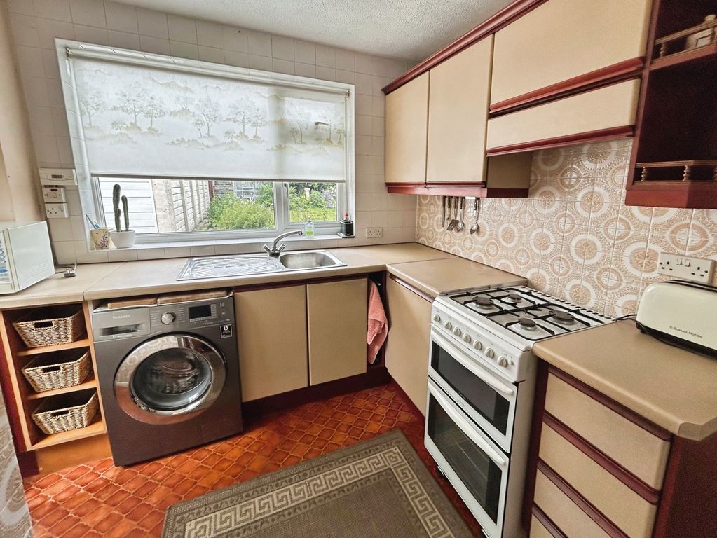 Property photo 3 of 17 Kitchen