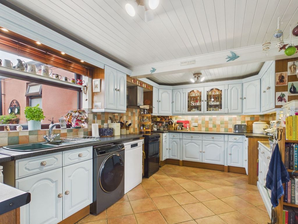 Property photo 2 of 27