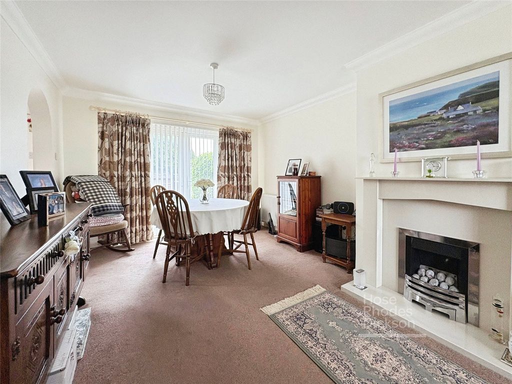 Property photo 3 of 14 Dining Room