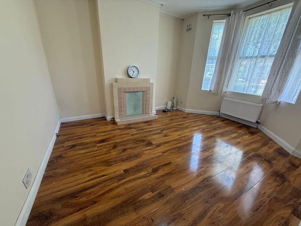 Property photo 2 of 11 Gallery