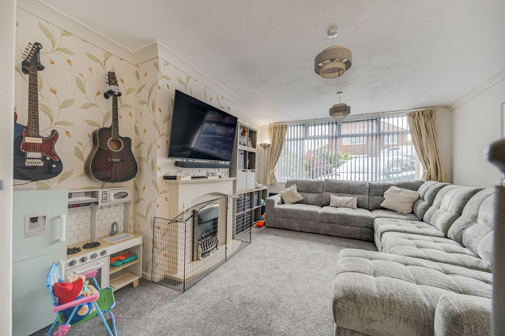 Property photo 2 of 27