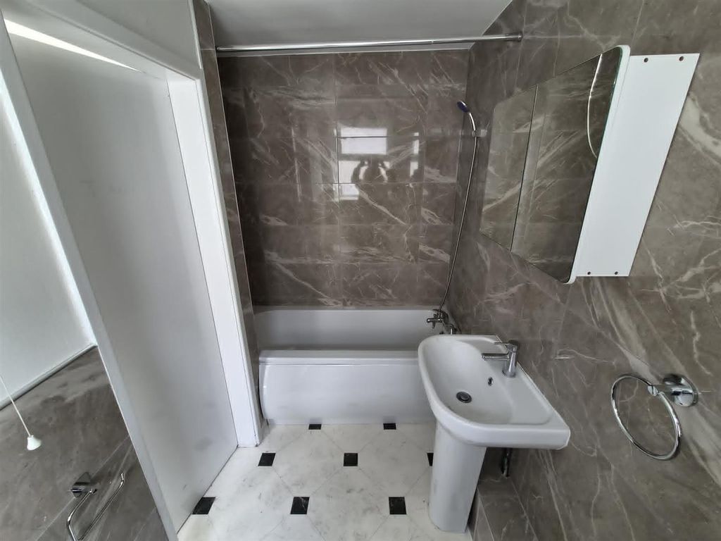 Property photo 3 of 19 0A9277De-c992-4955-A594-E37A3730A2Aa.Jpg