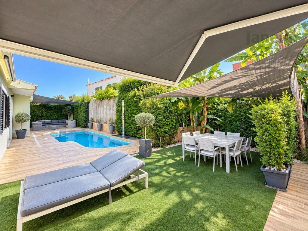 Property photo 1 of 24 Elegant 4-Bedroom Villa With Swimming Pool In Gambelas, Faro