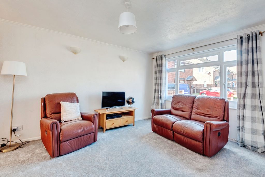 Property photo 2 of 19 Living Room