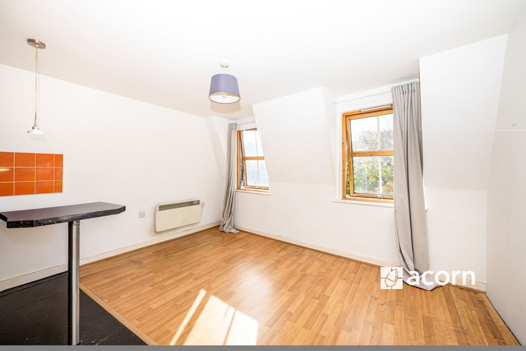 Property photo 2 of 8 Lounge (3)