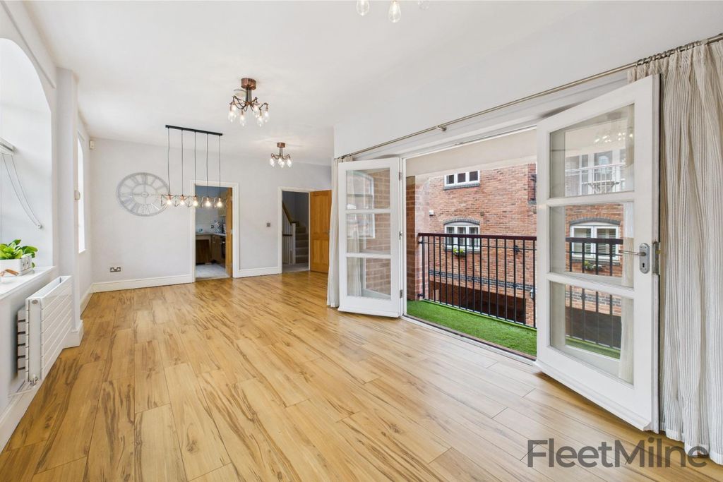Property photo 1 of 27 Living/Dining Room