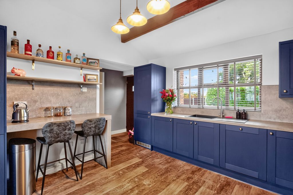 Property photo 3 of 28 Kitchen