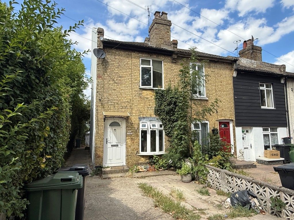 Property photo 1 of 11 End-Terrace House