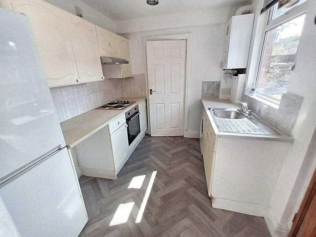 Property photo 1 of 7 Kitchen
