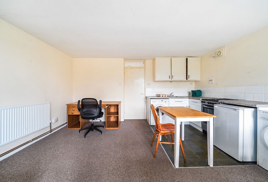 Property photo 3 of 10 1355858-12-68cd40...