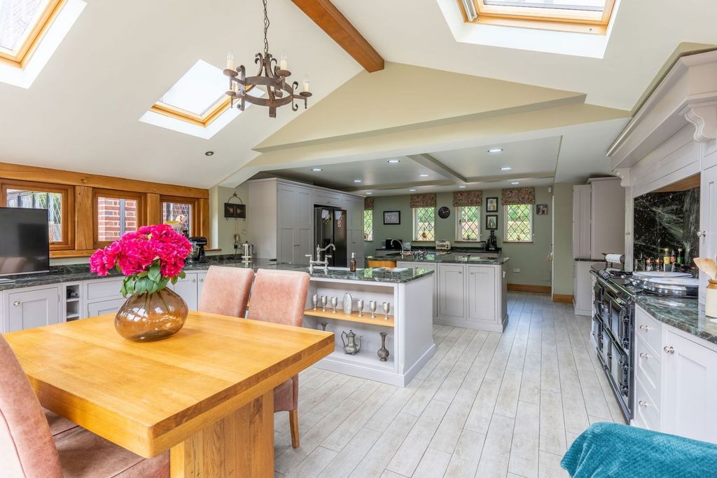 Property photo 2 of 37