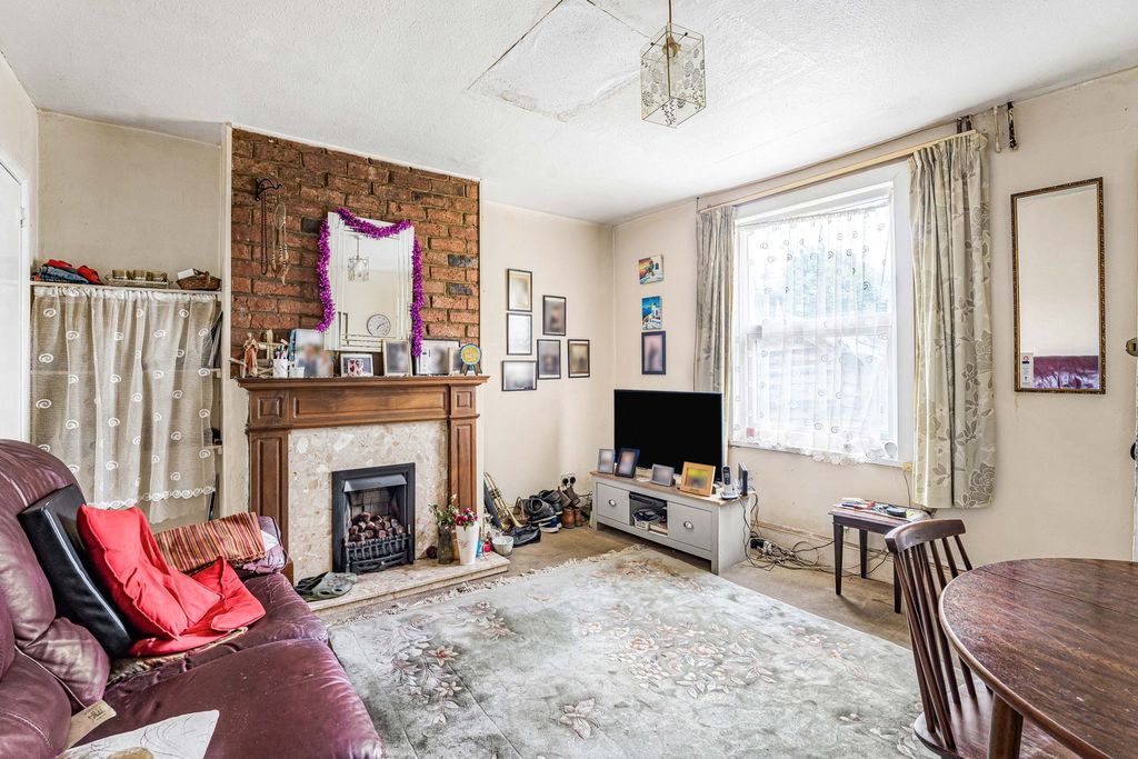 Property photo 2 of 9