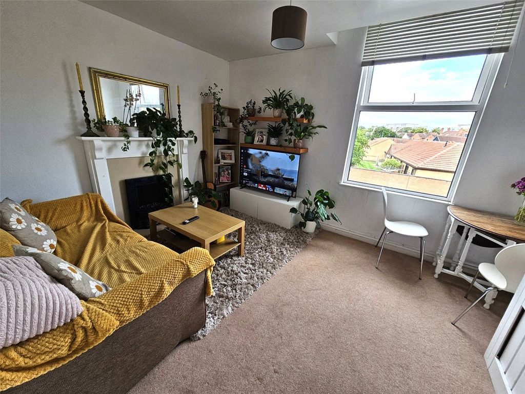 Property photo 2 of 7 Picture No. 11