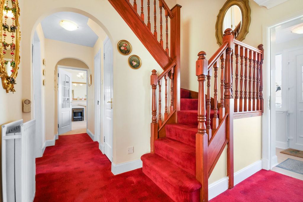 Property photo 2 of 21
