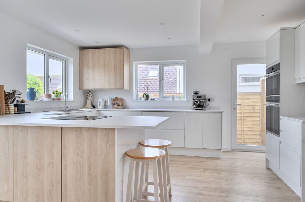 Property photo 2 of 30