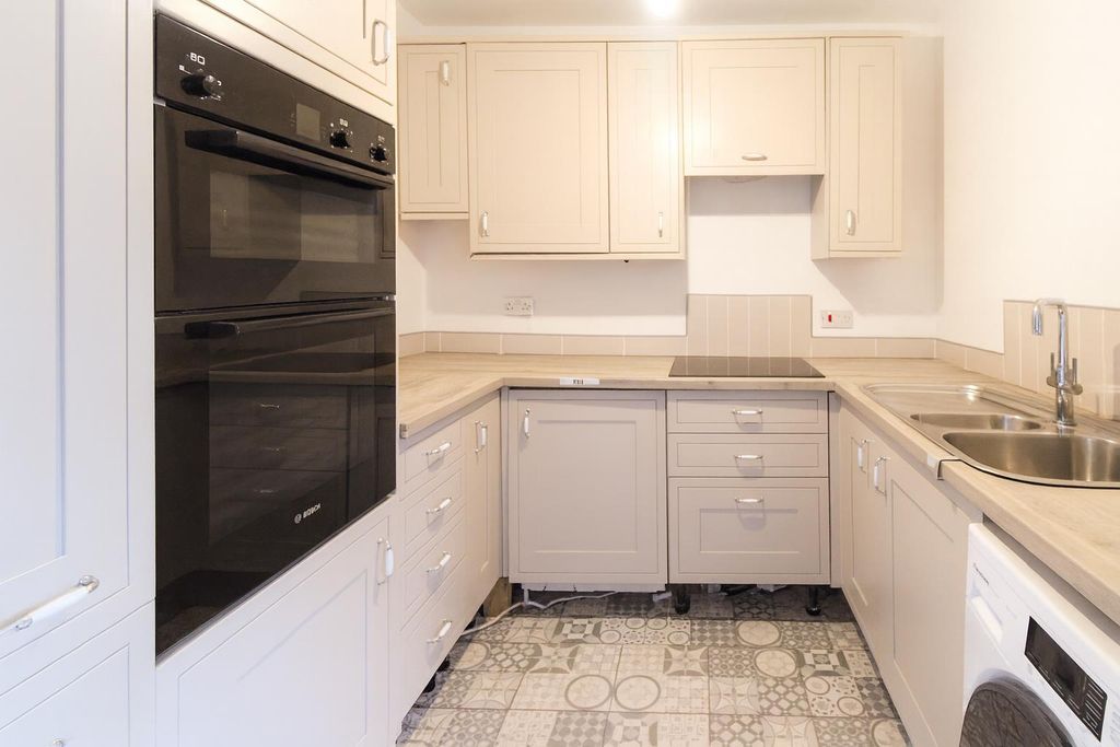 Property photo 3 of 7 Kitchen