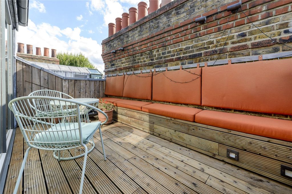 Property photo 2 of 12 Terrace