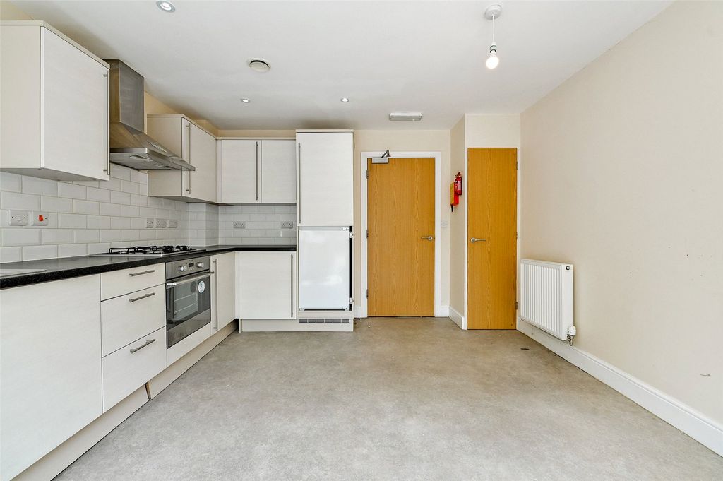 Property photo 3 of 11 Kitchen